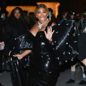 Serena tvrdí, že má citlivou pleť, a jak se zdá, mateřské mléko jí pomáhá. I podle vědců obsahuje velké množství protizánětlivých látek, díky nimž léčí i drobná poranění nebo škrábance.