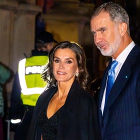 Napsal o tom dokonce knížku a vložil na Twitter snímek těhotné královny jako důkaz vzájemné blízkosti. Letizia tak má doma co vysvětlovat. Královský palác se ke skandálu zatím nevyjádřil a Letizia s Filipem dál plní své oficiální povinnosti.