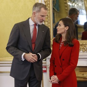 Španělskou královskou rodinou zmítá pěkně pikantní skandál. Bývalý švagr královny Letizie tvrdí, že s ní spal v době, kdy byla vdaná za Filipa VI.