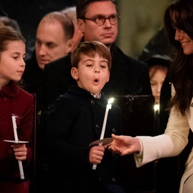 V britské královské rodině se také na Vánoce věnují charitě, dárky si pak pro Británii netypicky předávají už na Štědrý den večer.