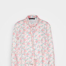 Vzorovaná popelínová blůza s ozdobnými lemy, Sister Jane, 2 150 Kč.