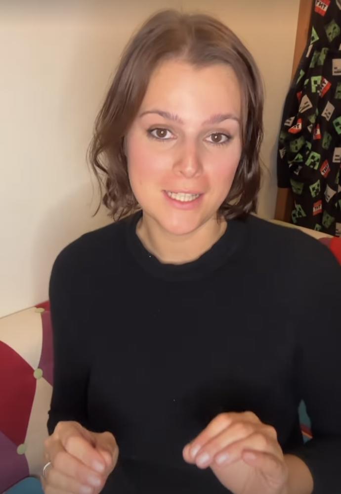 FOTO: Chvíli asi ještě potrvá, než si část fanoušků Ornelly Koktové na nový účes influencerky zvykne. – stránka 455