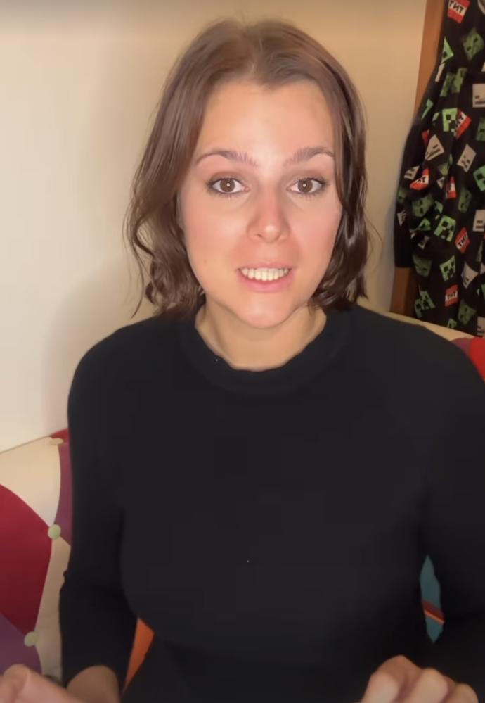 FOTO: Ornella Koktová s novým účesem, který sklidil úspěch už během živého vysílání s Agátou Hanychovou. – stránka 456