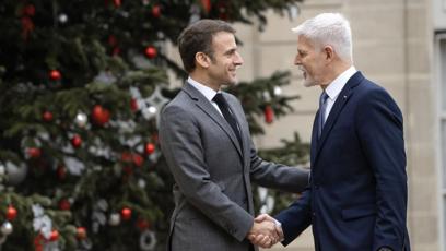 FOTO: Petr Pavel a Emmanuel Macron ve Francii.