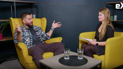 FOTO: Jan Albrecht v pořadu Extra Host.