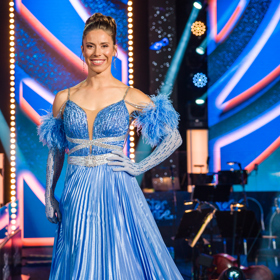 Valčík si Eva Adamczyková zatancovala v půvabných světle modrých šatech a podle Marka Ebena byla za princeznu.