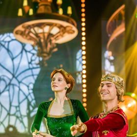 Darija Pavlovičová a Dominik Vodička jako Fiona a princ Krasoň.