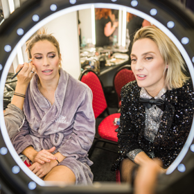 Do zákulisí dorazila i Bára Poláková. 