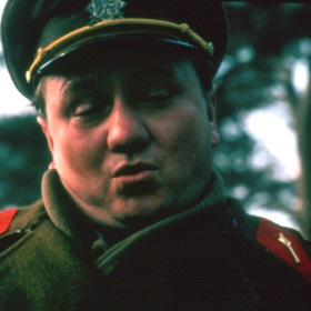 ...na vojně však nikdy nebyl, neboť dostal modrou knížku.