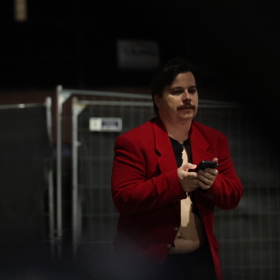 Ani možná raději nechceme vědět, co se v sále odehrávalo. To musela být párty. 