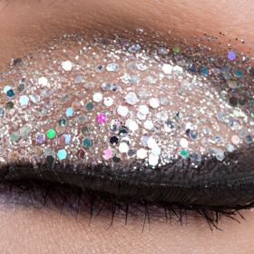 Jako první se podívejme na třpytivé stíny. 