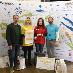 Jednou z oceněných byla Katka, která se chtěla zabít. Na poslední chvíli ale zasáhla její duchaplná kamarádka Zuzka (obě na snímku).