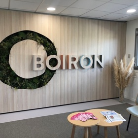 Výběr dodavatelů, vstupní procesy a kontroly kvality podléhají přísným pravidlům a normám.