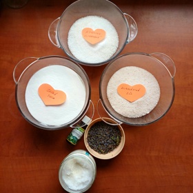 Kokosový olej pleť nádherně zvláční.