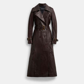 J.Lo si pořídila nádherný kožený trenčkot Coach za v přepočtu 50 500 Kč.