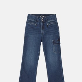 Rovné nohavice můžete ohrnout, vždy ale jen jednou. (DKNY, 2 760 Kč)