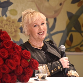 Raduje se také ze svého velkého comebacku a velké koncerty chystá  v roce 2026, které si nadělí ke svým 70. narozeninám.