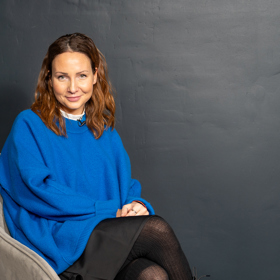 Veronika Arichteva se drží zásad respektující výchovy. Se synem o všem mluví, chce znát jeho názor, nebojí se projevit emoce a totéž dovoluje Lukovi. Tabu jsou pak pro ni fyzické tresty, ale i křik na dítě.