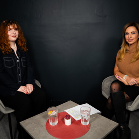 Vše se ještě vyostřilo ve chvíli, kdy bylo Thee pět let a jejímu mladšímu bráškovi dva roky. Klučík měl ADHD a dysfázii, což jeho otce, Theina otčíma, iritovalo.