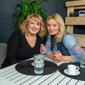 Moderátorka talk show Na kafeečko s herečkou Vilmou Cibulkovou.