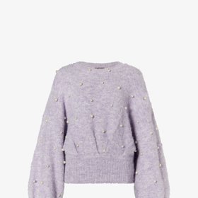 Šeříkový svetřík značky Faina zdobí našité perličky. (1 970 Kč)