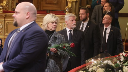 FOTO: Petr Pavel s manželkou Evou Pavlovou na pohřbu Jany Hlaváčové.