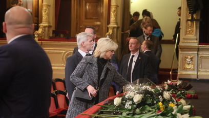 FOTO: Prezident Petr Pavel s první dámou Evou Pavlovou v Národním divadle.