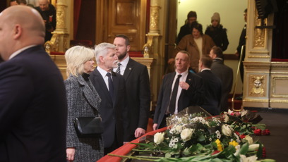 FOTO: Petr Pavel s manželkou Evou Pavlovou na pohřbu Jany Hlaváčové.