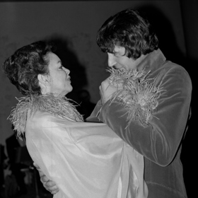 Mickey Deans ji splnil vše, co jí na očích viděl. I ona s ním prý byla nejšťastnější. Po třech měsících od svatby bohužel zemřela na předávkování.