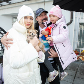 Bohuš Matuš se svou ženou Lucií, dcerou Natálkou a pejskem Dobbym.