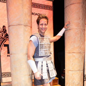 V muzikálu Troja oblékne Milan Peroutka kostýmy z dílny výtvarníka Romana Šolce.