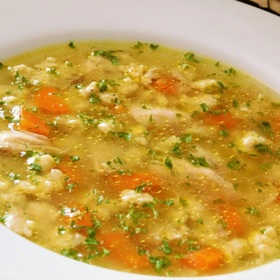 Domácí kuřecí vývar nejen zahřeje...