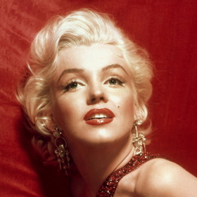 Spáchala Marilyn Monroe doopravdy sebevraždu? Podle všeho ano. Dle psychologického posudku ale měla tendenci poté volat o pomoc, jako v předešlém případě, kdy si pokusila vzít život. Při druhém předávkování ale bohužel nebyl nikdo poblíž.