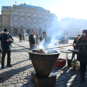 Akce před fakultou v Praze.