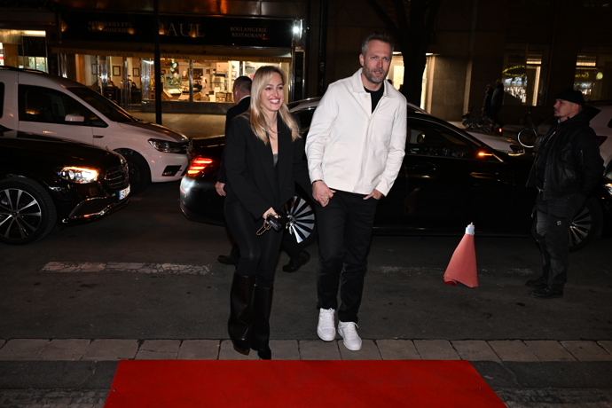 FOTO: Ondřej Novotný dorazil po boku své krásné partnerky Renaty  na slavnostní premiéru filmu Karlos. – stránka 142