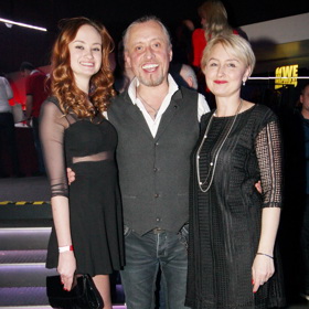 Kamil Střihavka s jednou ze svých dcer a také s manželkou Evou.