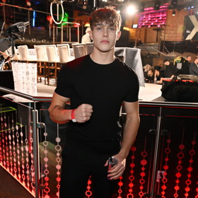 Daniel Bayer čelí zesměšnujícímu videu, které se šíří na sociálních sítích. Na videu ale on nevystupuje, mělo by to být jeho dvojče.