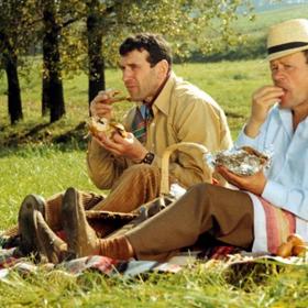 Hlavní dvojice v komedii Příště budeme chytřejší, staroušku!