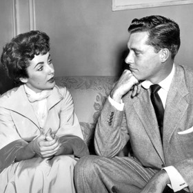 Prvním mužem mladé Elizabeth Taylor se stal syn hotelového magnáta Conrad Hilton. Vyklubal se z něho opilec a násilník.