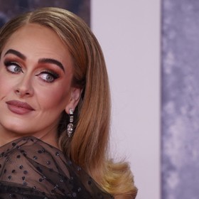 Spekulovalo se nicméně o tom, že z valné části se držela jídelníčku doporučeného při Sirtfood dietě. Ten má na základě vybraných potravin urychlit metabolismus.