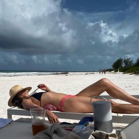 Jennifer Aniston se i po padesátce chlubí exkluzivní postavou.