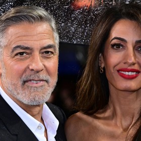 George Clooney byl přitom zapřisáhlý starý mládenec, kterého do chomoutu nedostaly ani takové hvězdy, jako Renée Zellweger nebo Cameron Diaz.