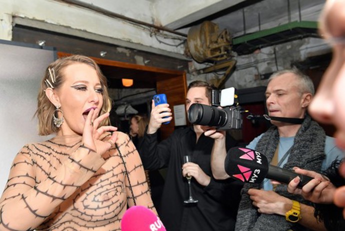 FOTO: Účast na večírku přišla celebrity draho. – stránka 165