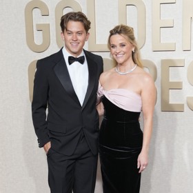 Herečka Reese Witherspoon dorazila na předávání Zlatých globů v doprovodu syna Deacona. krásně spolu ladili a vzájemná podoba byla až neuvěřitelná.