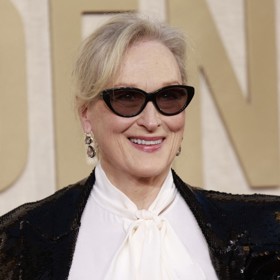 "Krásná a okouzlující herečka Meryl Streep (74) přechází k přirozenosti. Myslím si, že v jejích věku je to správný krok. Takže barvu a odrůstání blond chápu a kvituji," hodnotí účes Honza Kořínek. 