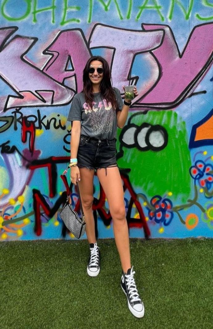 FOTO: Michaela Buschová ukázala své dlouhé nohy. – stránka 34