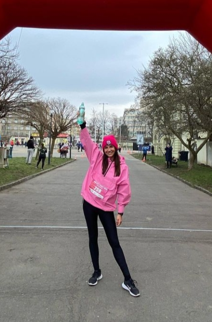 FOTO: Michaela Buschová má ráda sport. – stránka 43