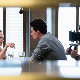 Alžběta Malá hraje v seriálu se svým kolegou, hercem Filipem Březinou.