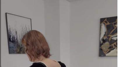 FOTO: Agáta Ornelle do korzetu pomáhala i nohama.