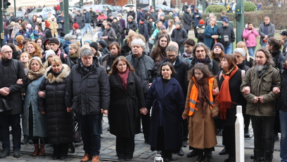 FOTO: Pietní akce, při které studenti symbolicky přenesli oheň z Ovocného trhu od rektorátu UK na náměstí Jana Palacha, se konal ve čtvrtek odpoledne.